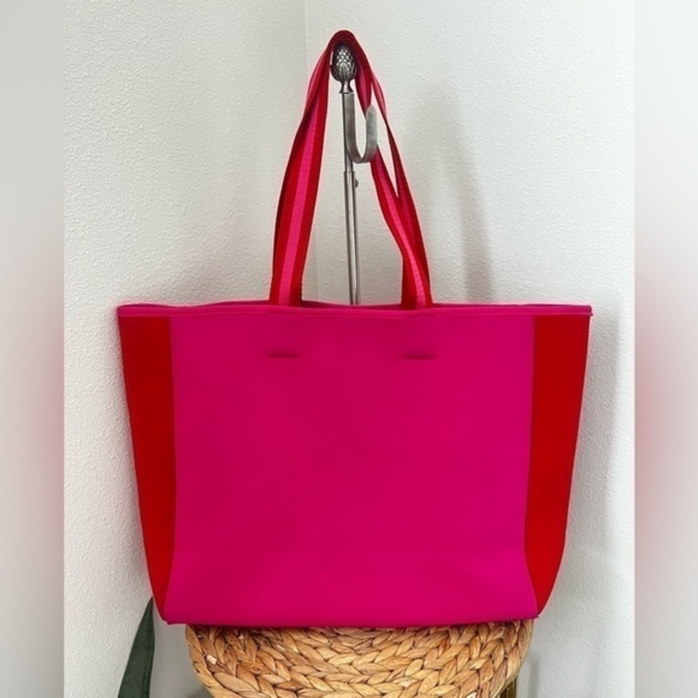 SUMMERSALT bag Neoprene Beach in Hot Pink and Red color block Tote